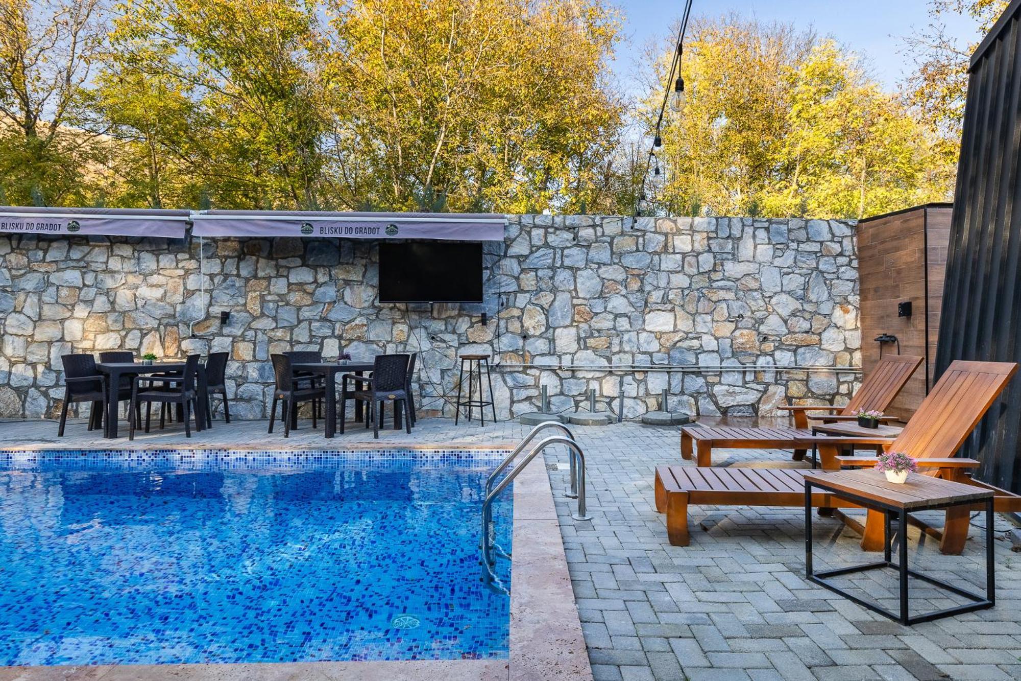 Blisku Do Gradot - Riverfront Luxury Cabins Skopje Eksteriør billede