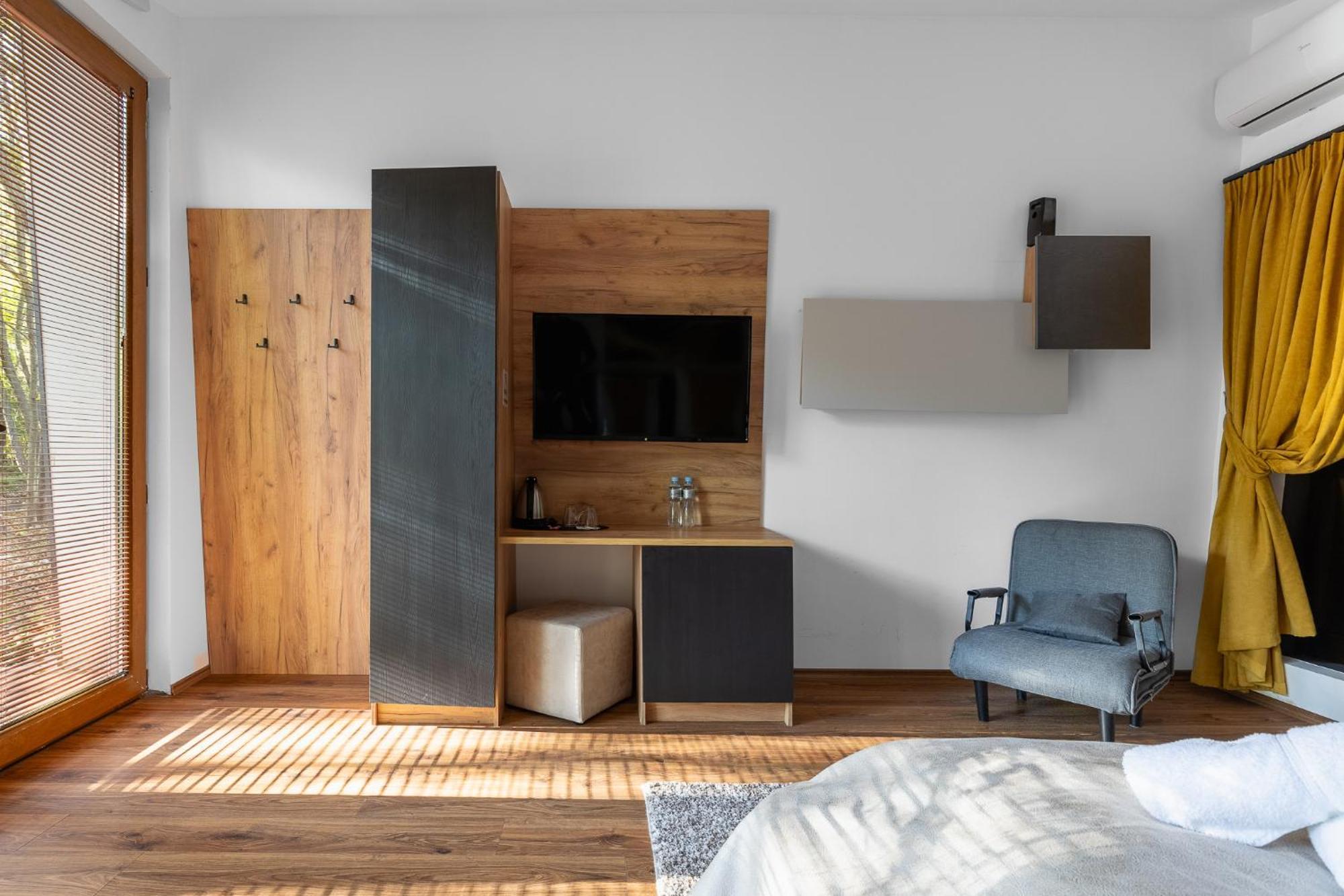 Blisku Do Gradot - Riverfront Luxury Cabins Skopje Eksteriør billede