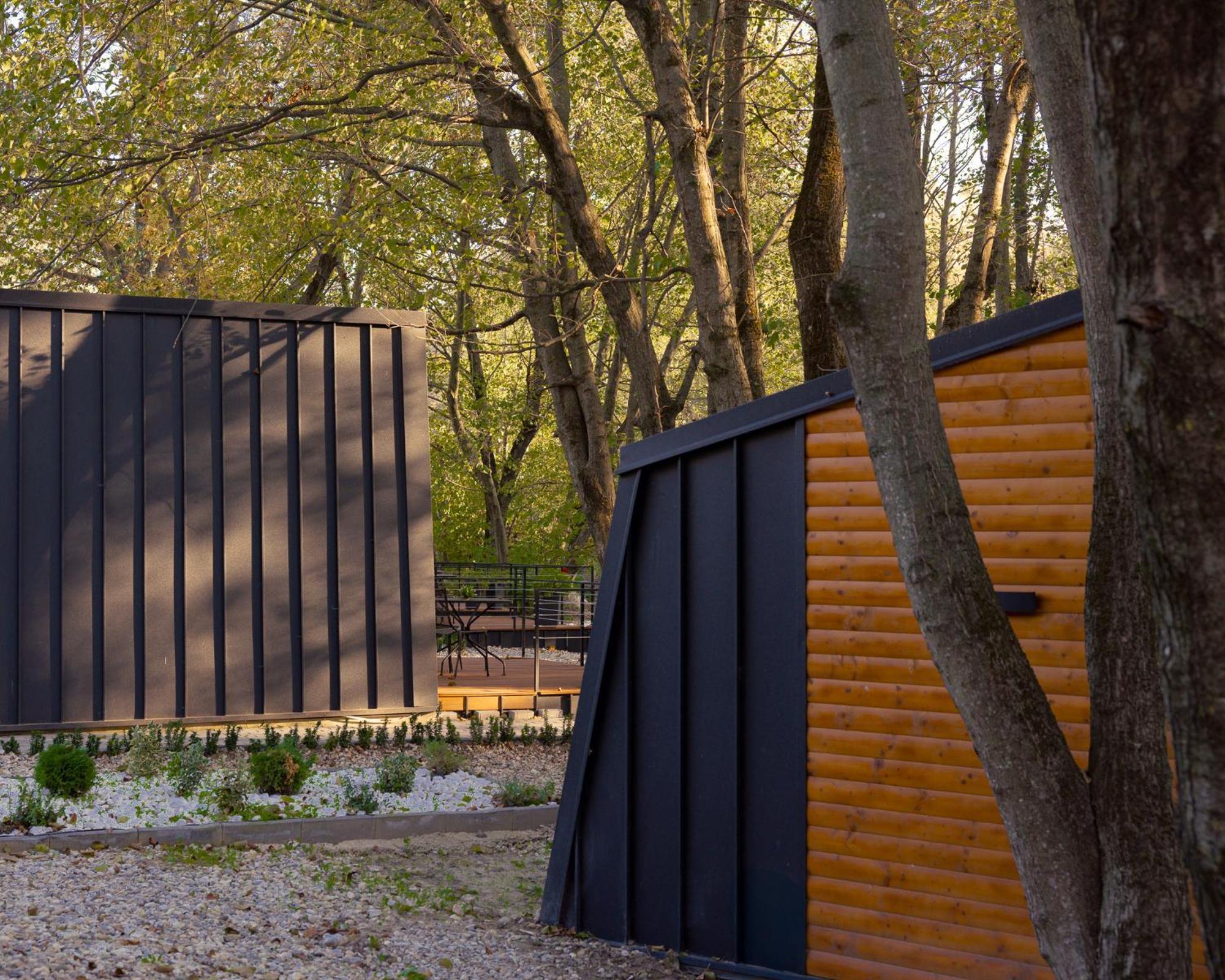 Blisku Do Gradot - Riverfront Luxury Cabins Skopje Eksteriør billede