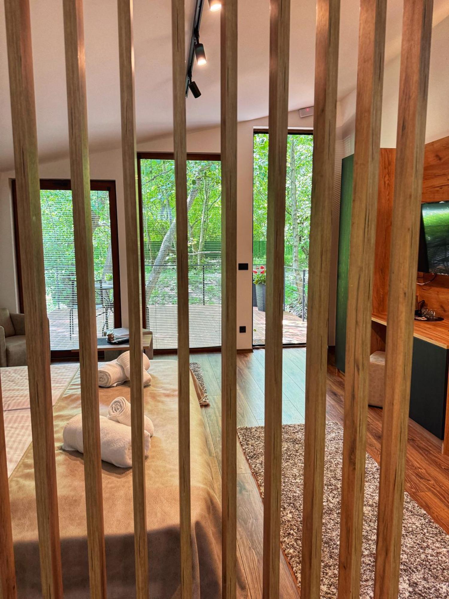 Blisku Do Gradot - Riverfront Luxury Cabins Skopje Eksteriør billede