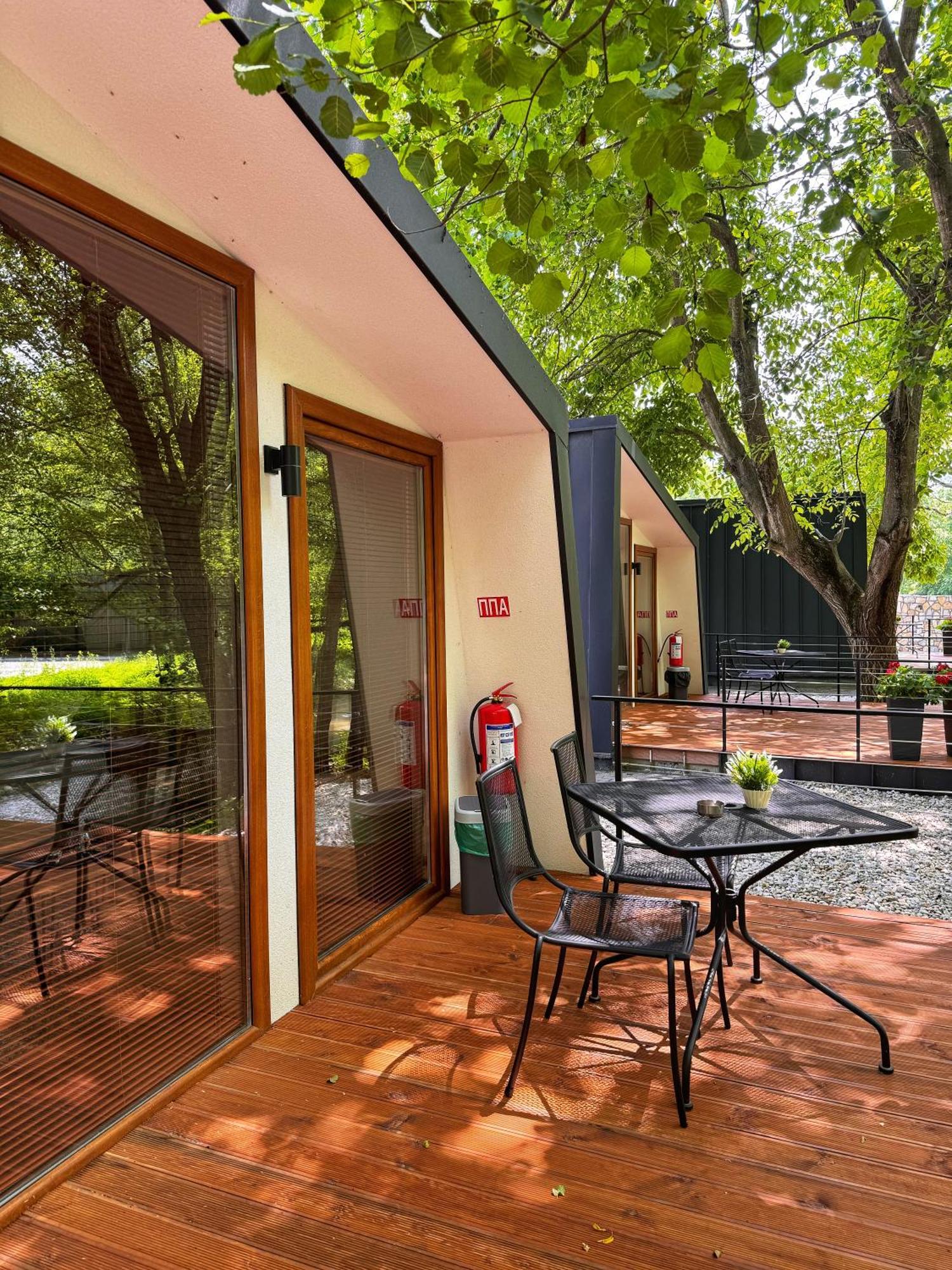 Blisku Do Gradot - Riverfront Luxury Cabins Skopje Eksteriør billede