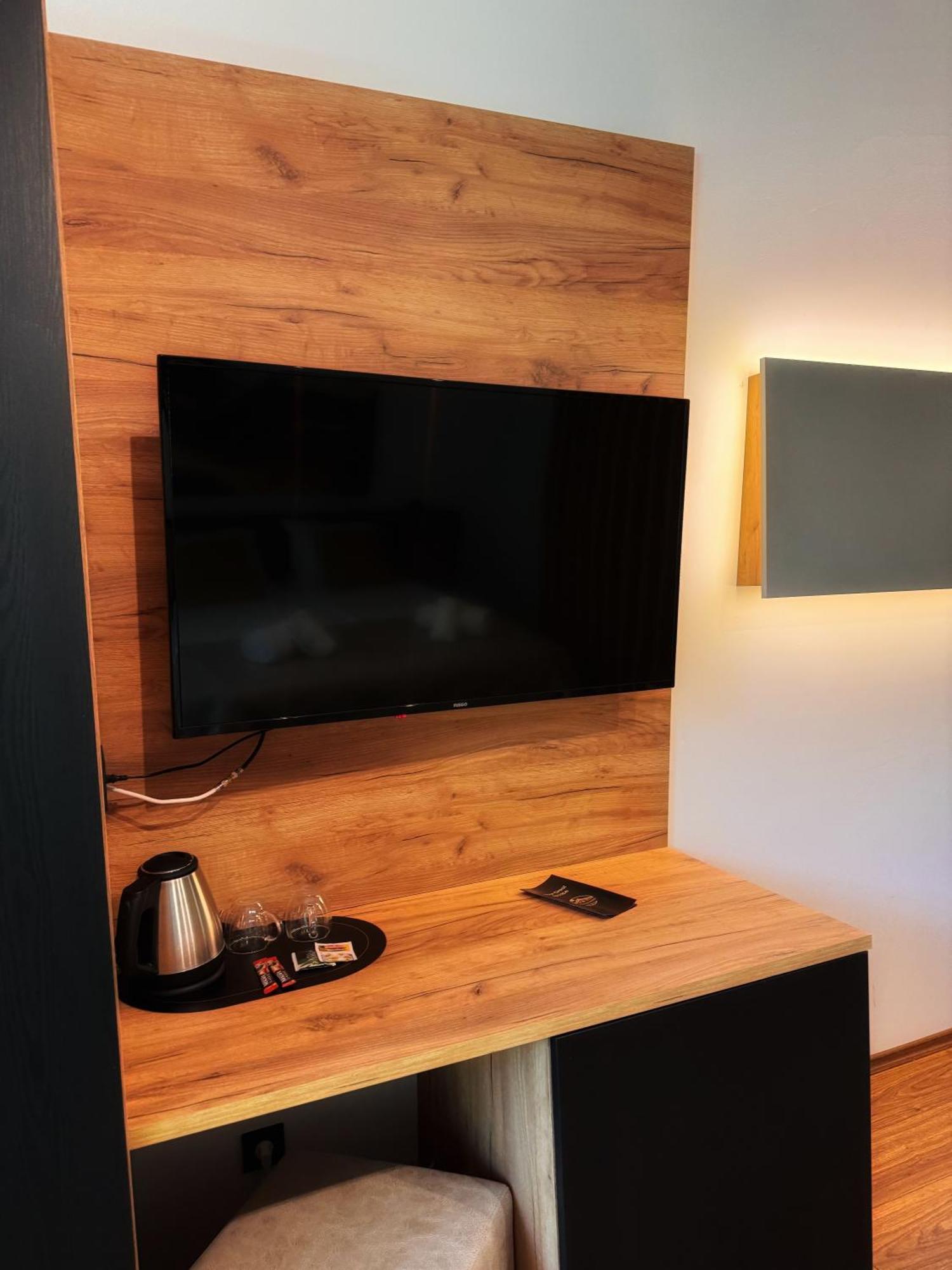 Blisku Do Gradot - Riverfront Luxury Cabins Skopje Eksteriør billede