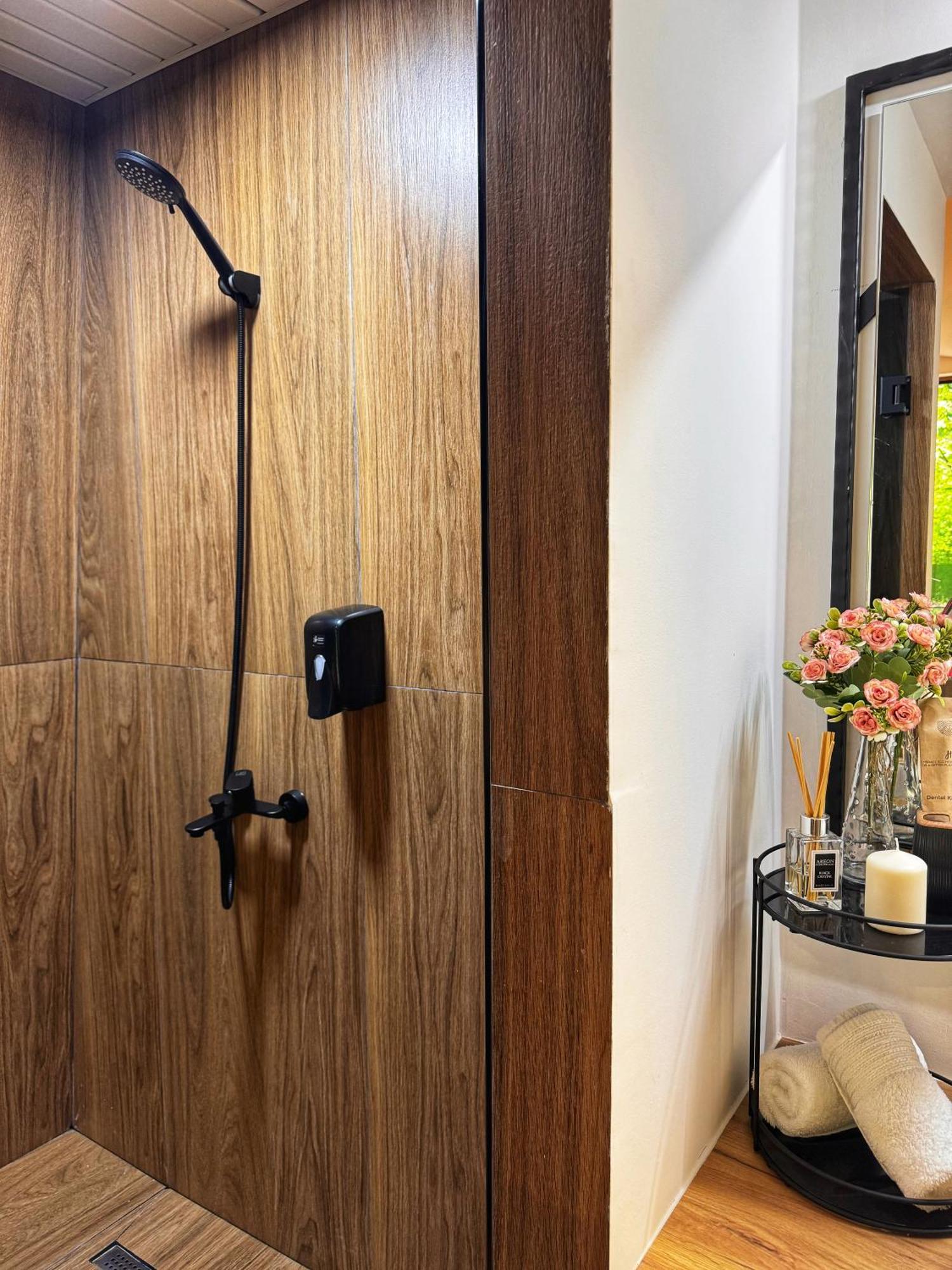 Blisku Do Gradot - Riverfront Luxury Cabins Skopje Eksteriør billede
