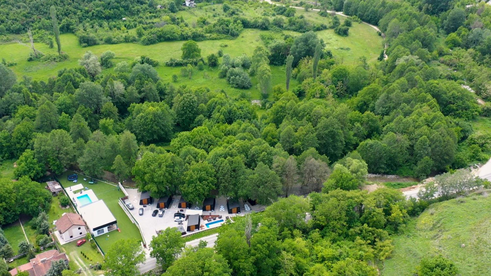 Blisku Do Gradot - Riverfront Luxury Cabins Skopje Eksteriør billede