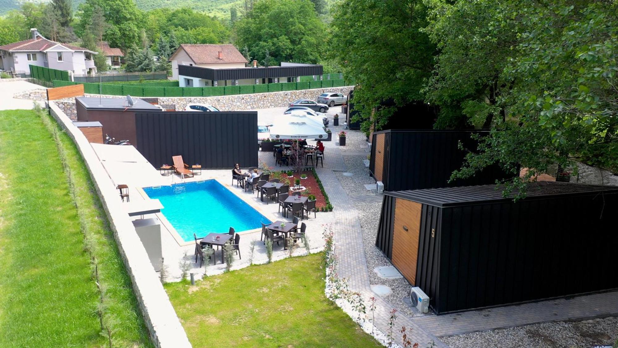 Blisku Do Gradot - Riverfront Luxury Cabins Skopje Eksteriør billede