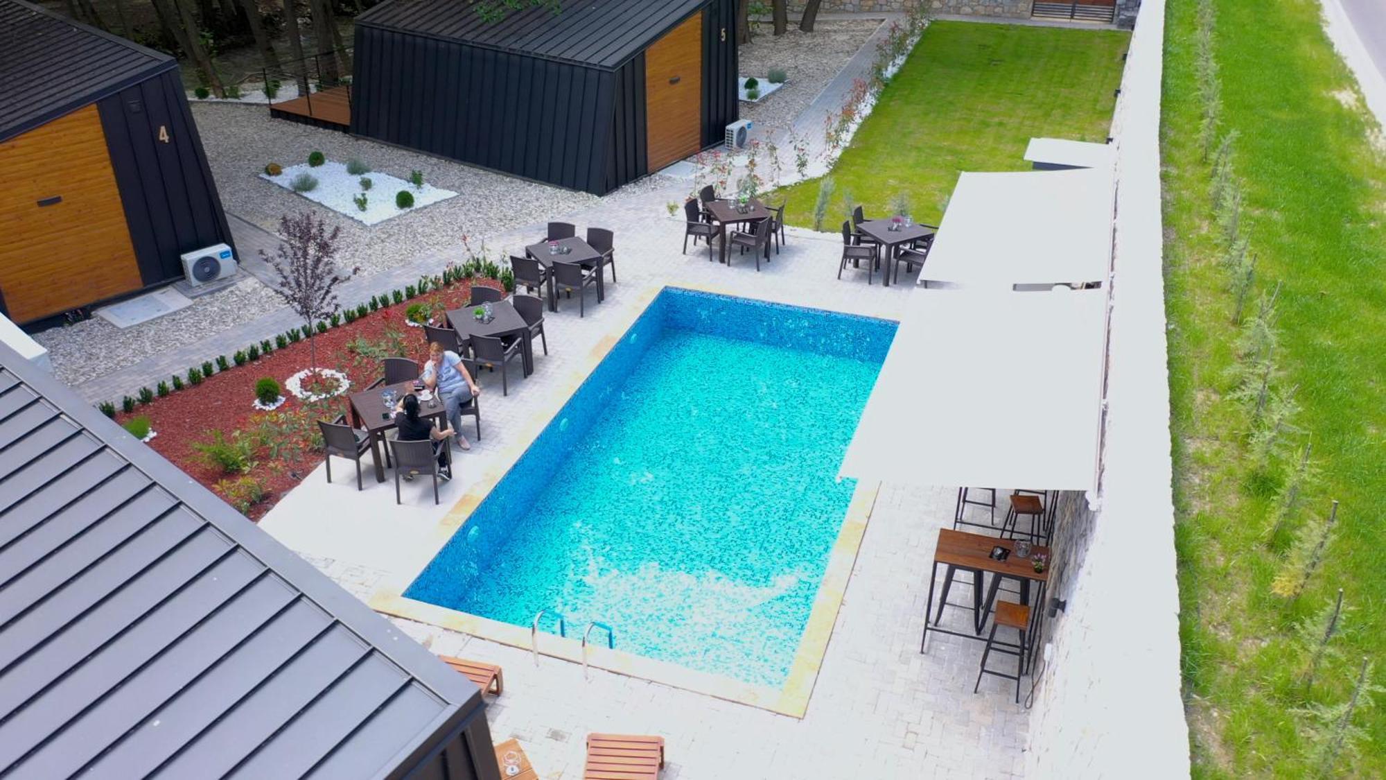 Blisku Do Gradot - Riverfront Luxury Cabins Skopje Eksteriør billede
