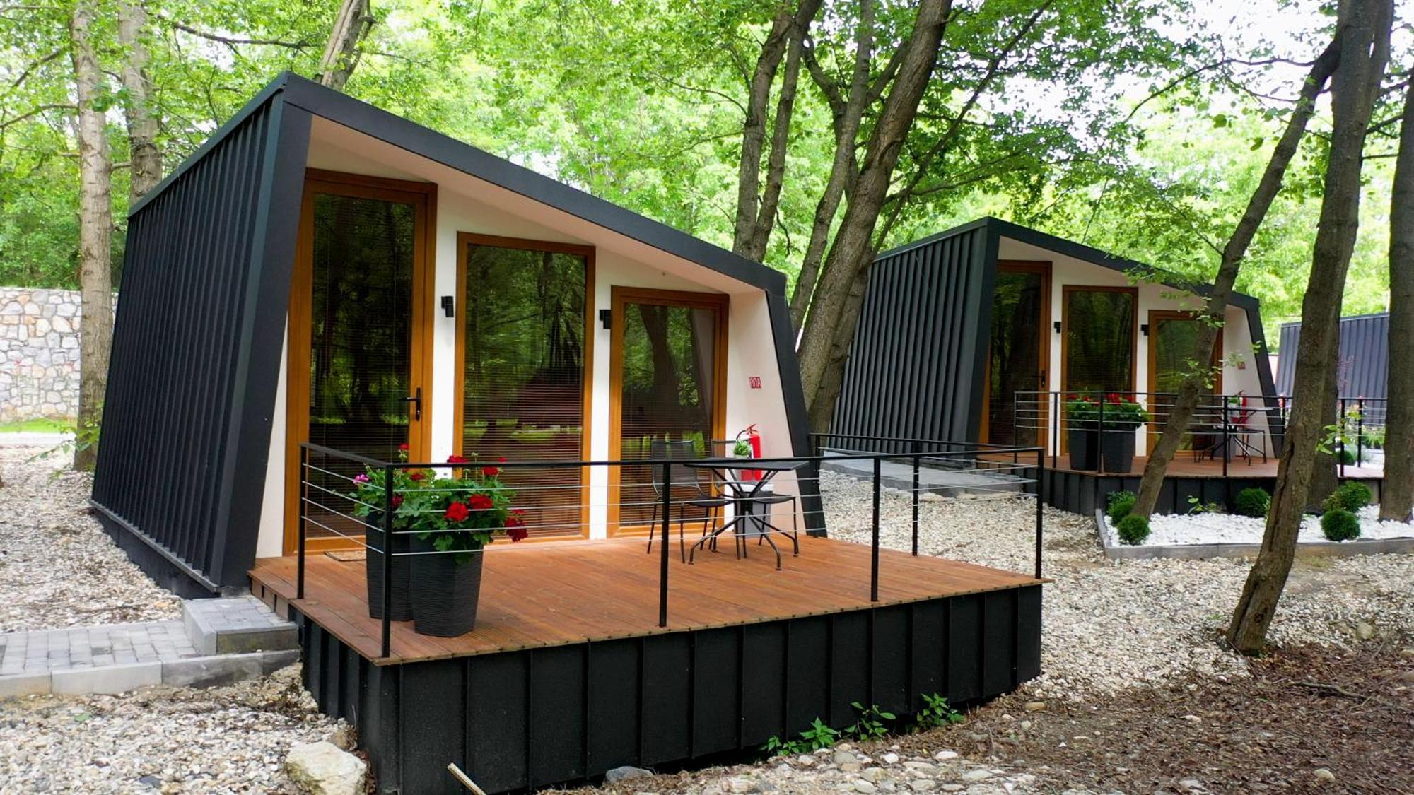 Blisku Do Gradot - Riverfront Luxury Cabins Skopje Eksteriør billede
