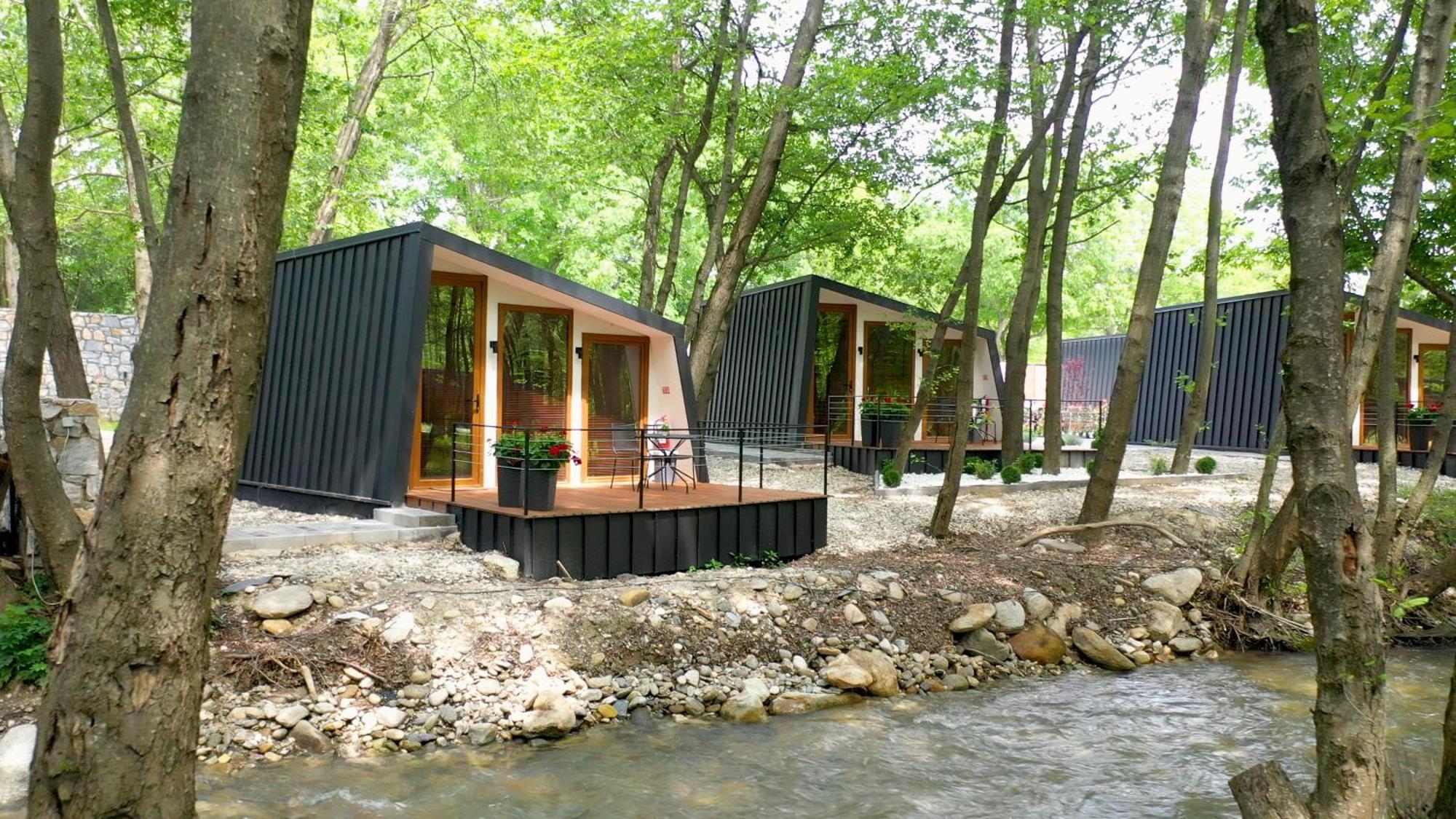 Blisku Do Gradot - Riverfront Luxury Cabins Skopje Eksteriør billede