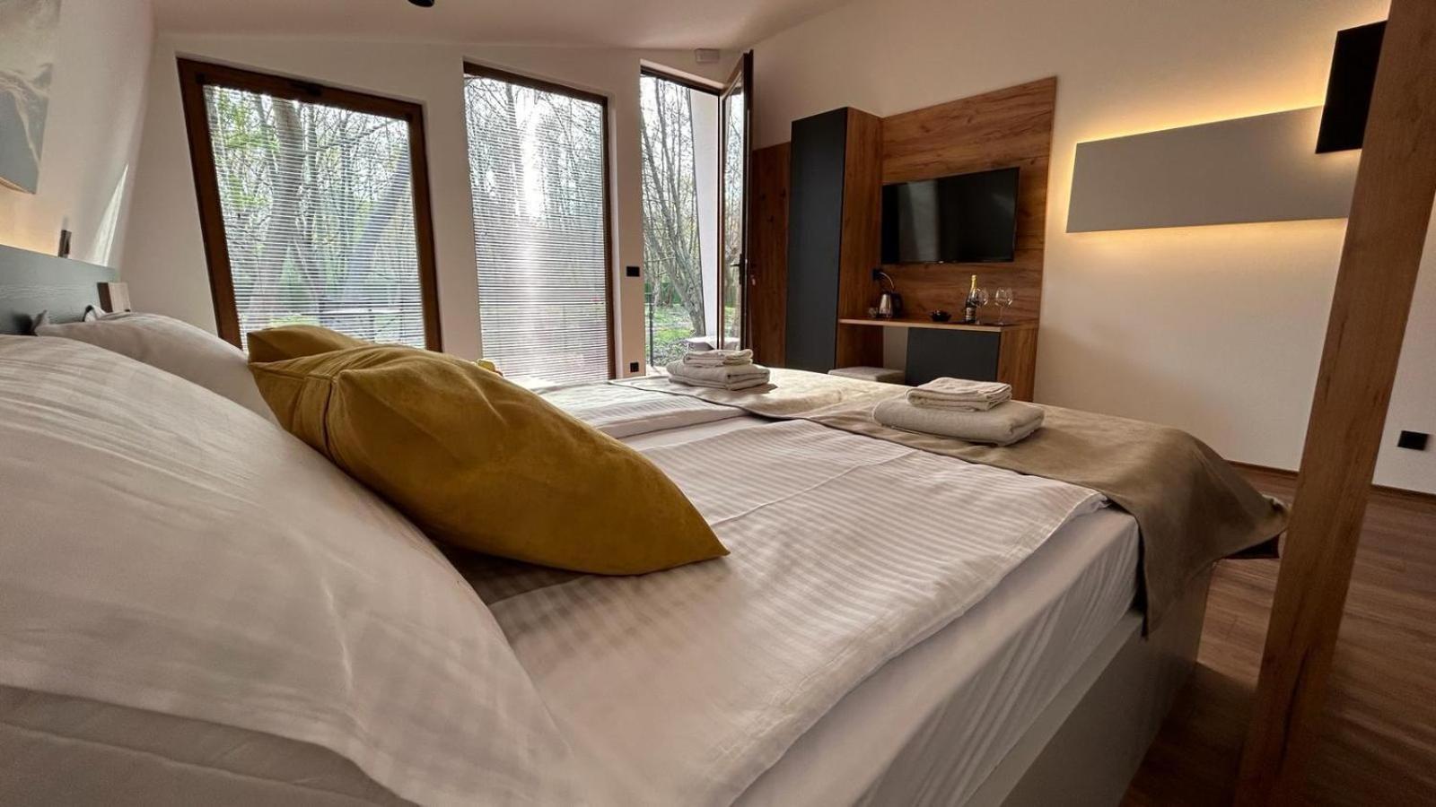 Blisku Do Gradot - Riverfront Luxury Cabins Skopje Eksteriør billede