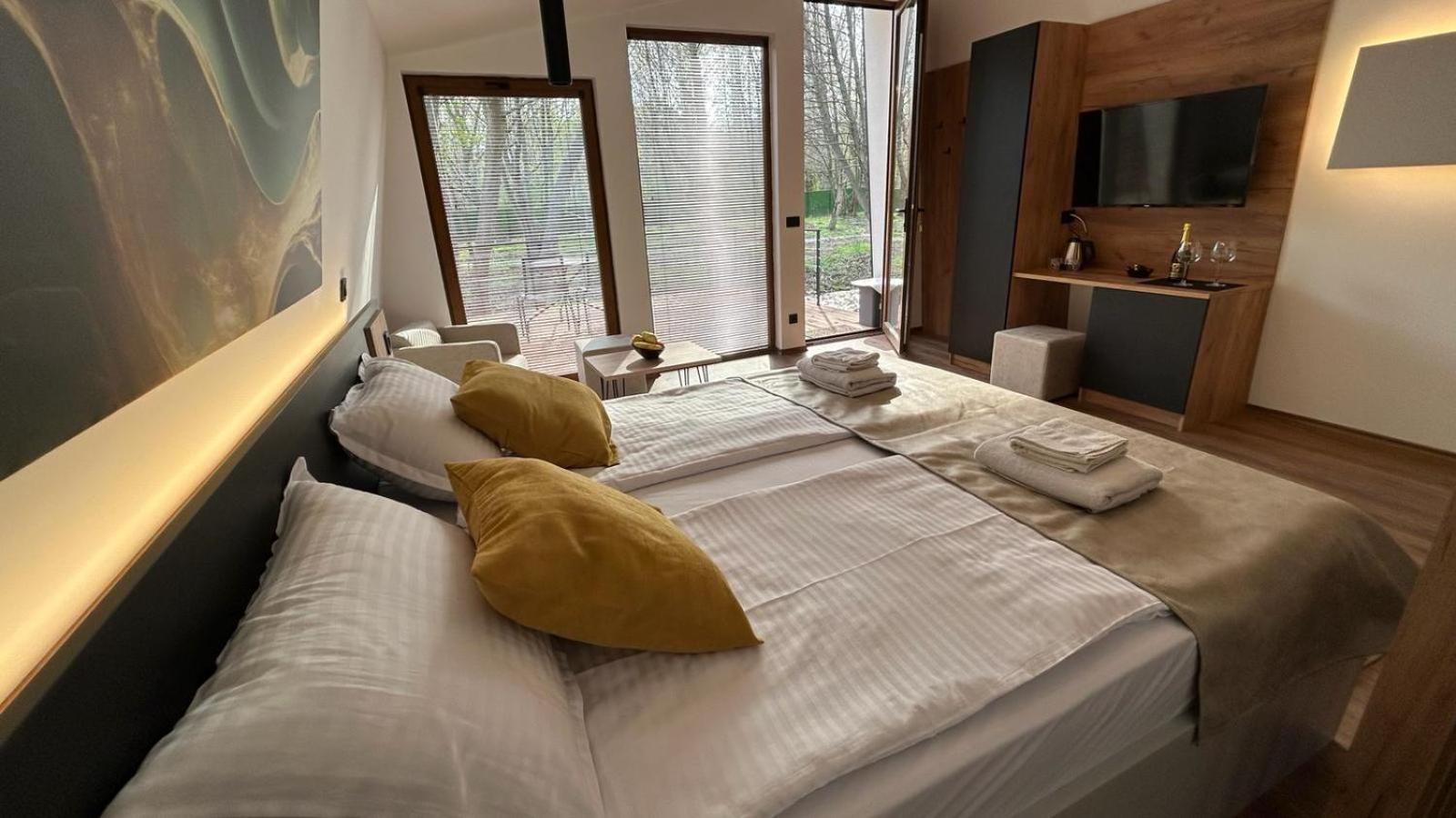 Blisku Do Gradot - Riverfront Luxury Cabins Skopje Eksteriør billede