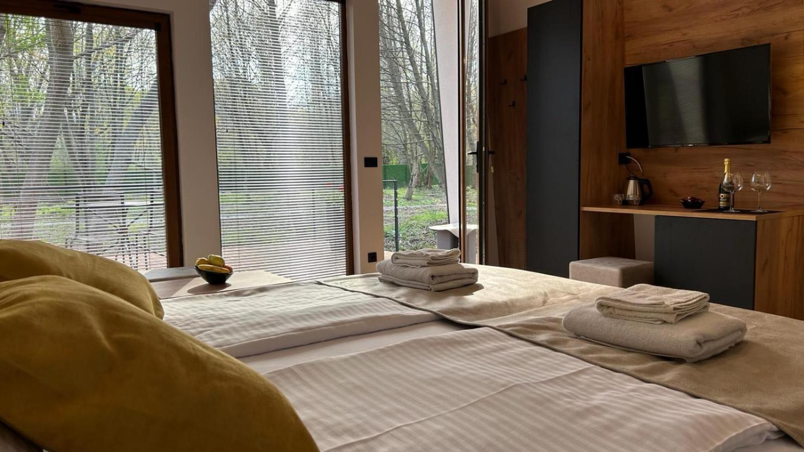 Blisku Do Gradot - Riverfront Luxury Cabins Skopje Eksteriør billede