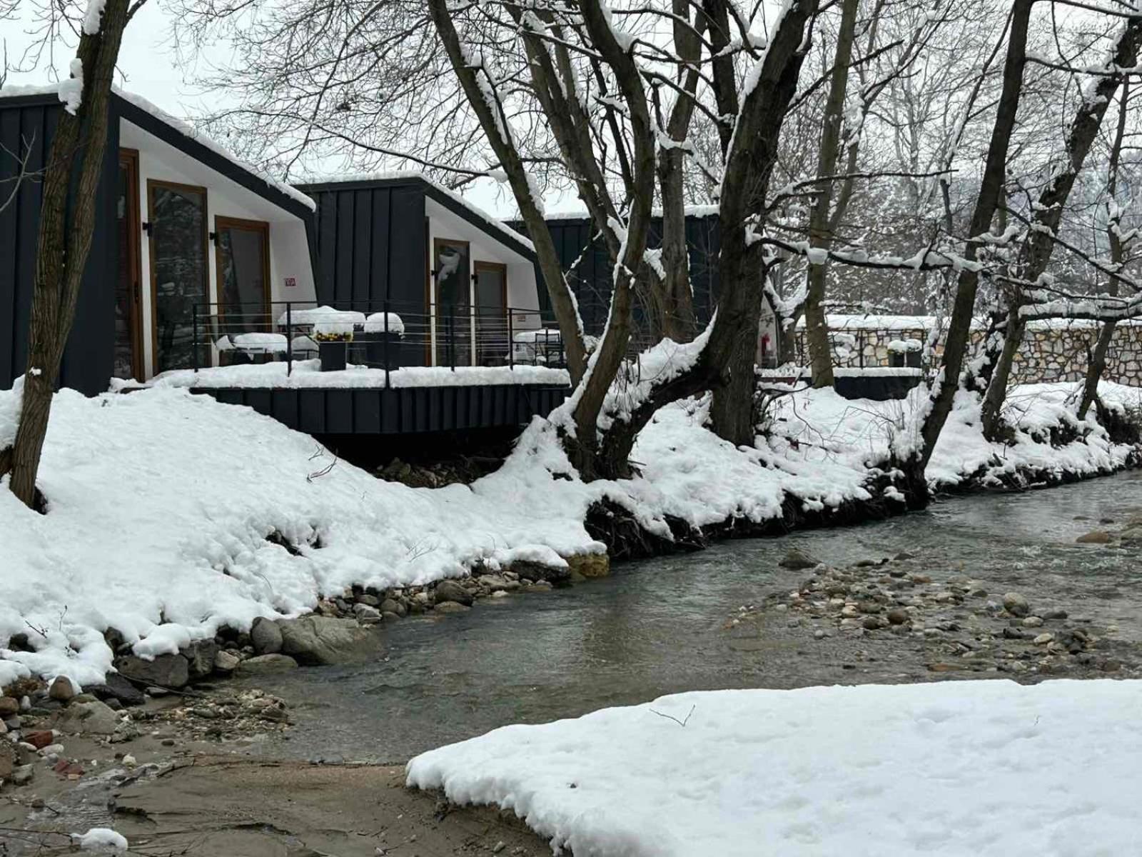 Blisku Do Gradot - Riverfront Luxury Cabins Skopje Eksteriør billede